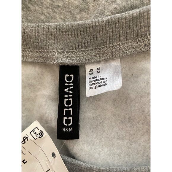 NWT Divided H&M women’s grey gold crew neck graphic print pullover sweater sz M - Picture 7 of 8